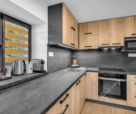 plně vybavená kuchxně